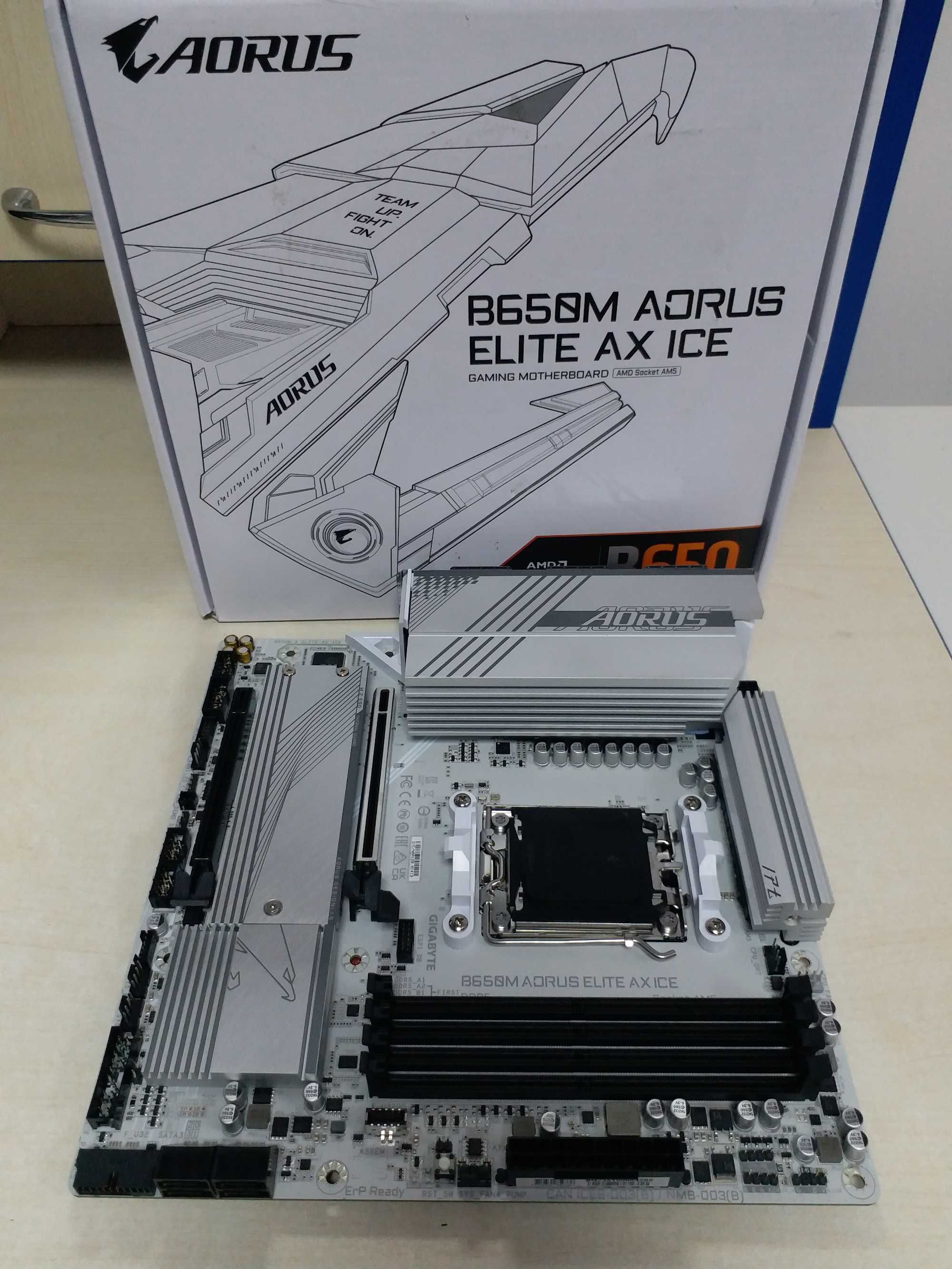 Gigabyte Aorus B650 AORUS Elite AX Ice (WiFi)