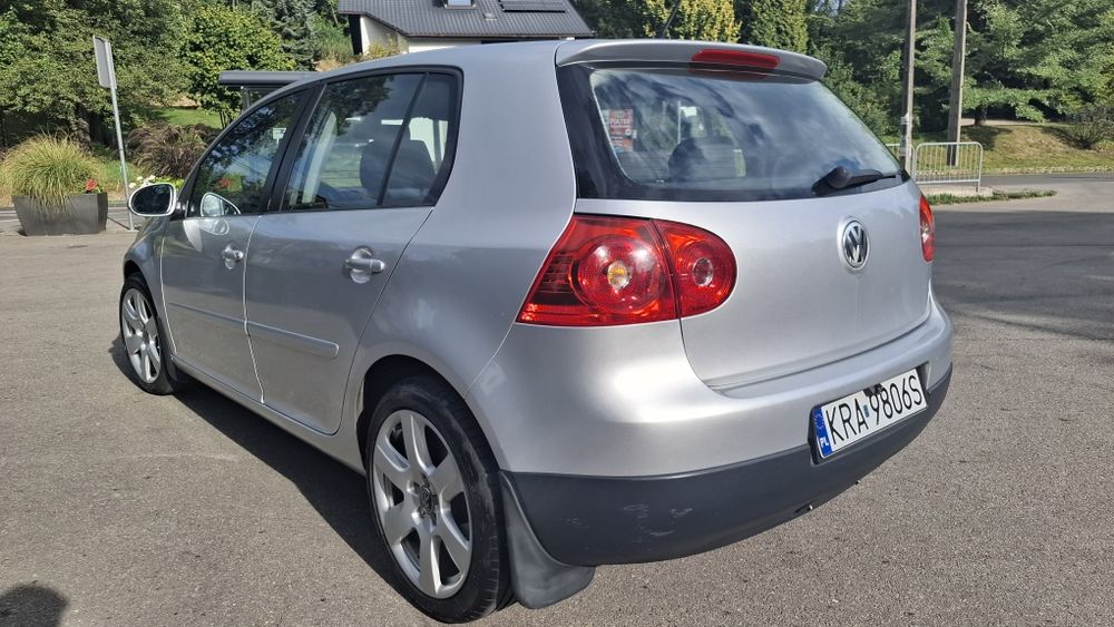 VW Golf V 5 1.6 MPI 102 KM Srebrny 5 drzwi Hak 2005