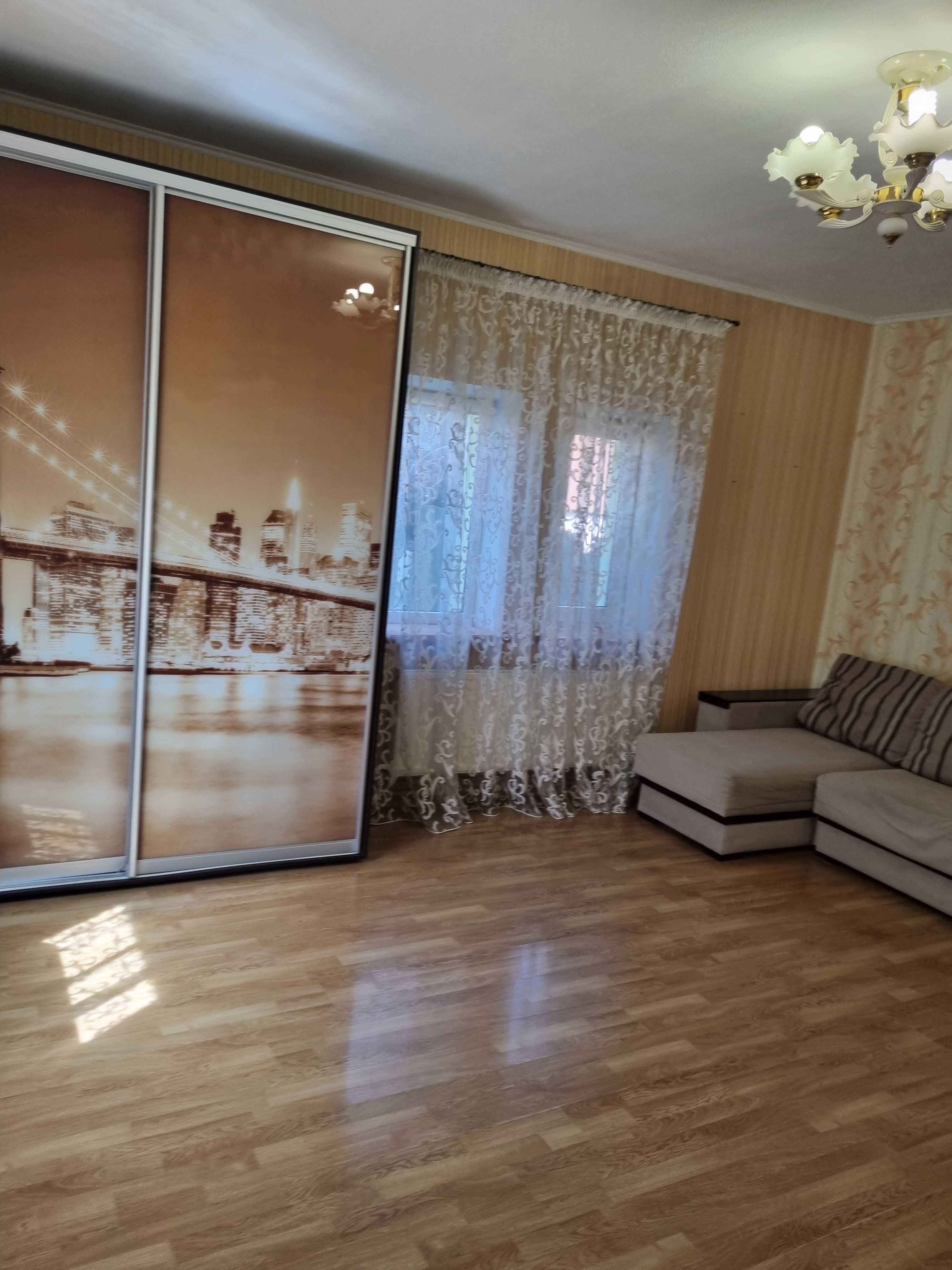 Продам добротный двухэтажный дом на Залютино