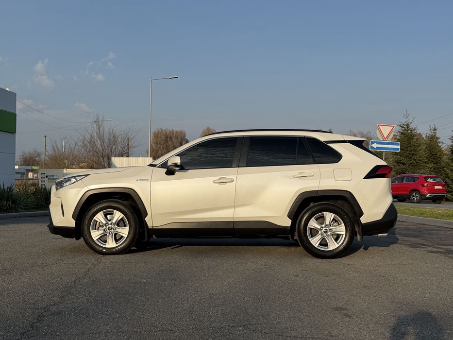 Toyota RAV4 Hybrid 2020 Official