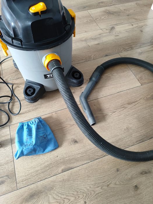 Odkurzacz Titan 1300wat z rurą