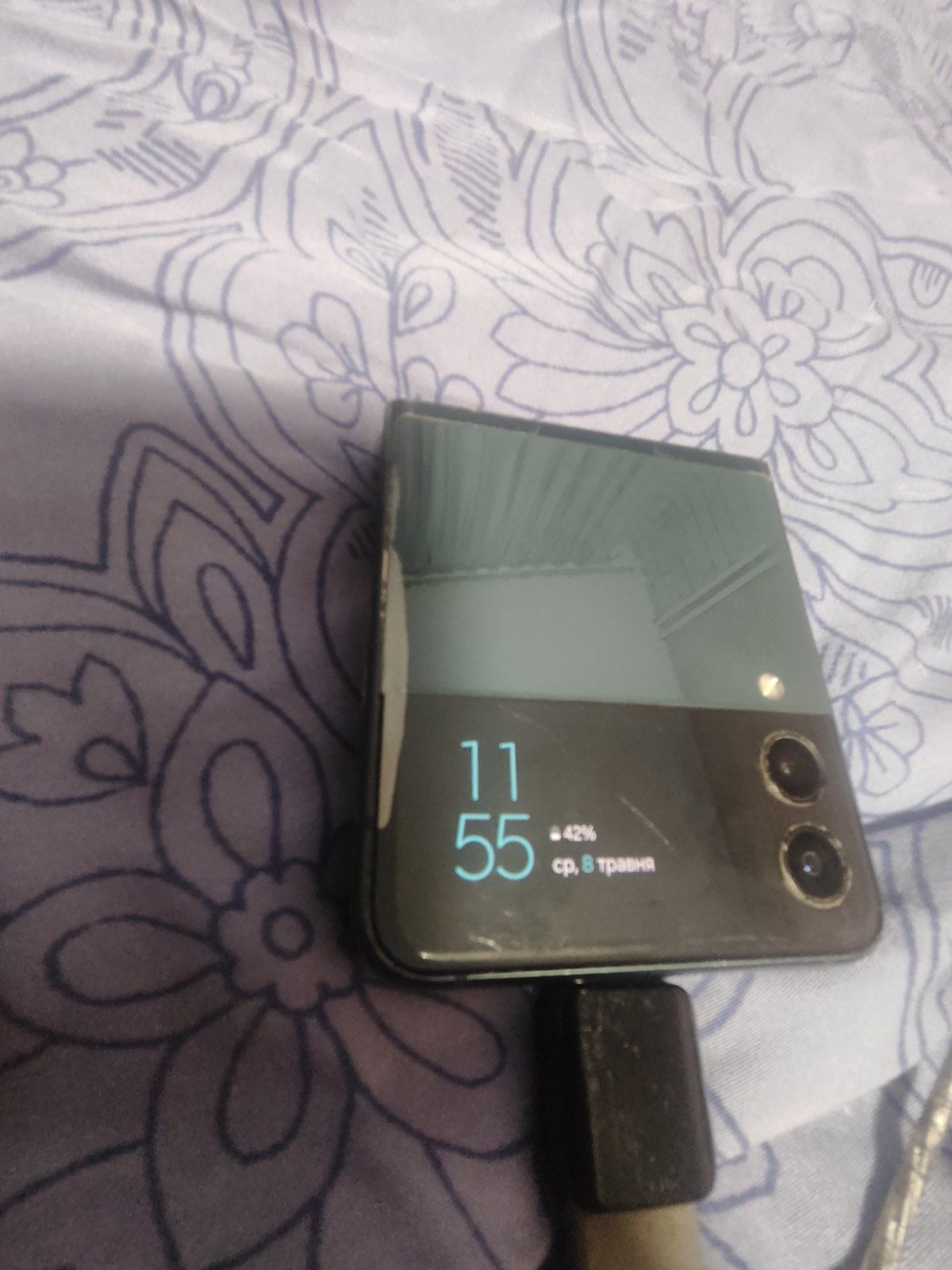 Samsung Galaxy Flip 3 F711 битий