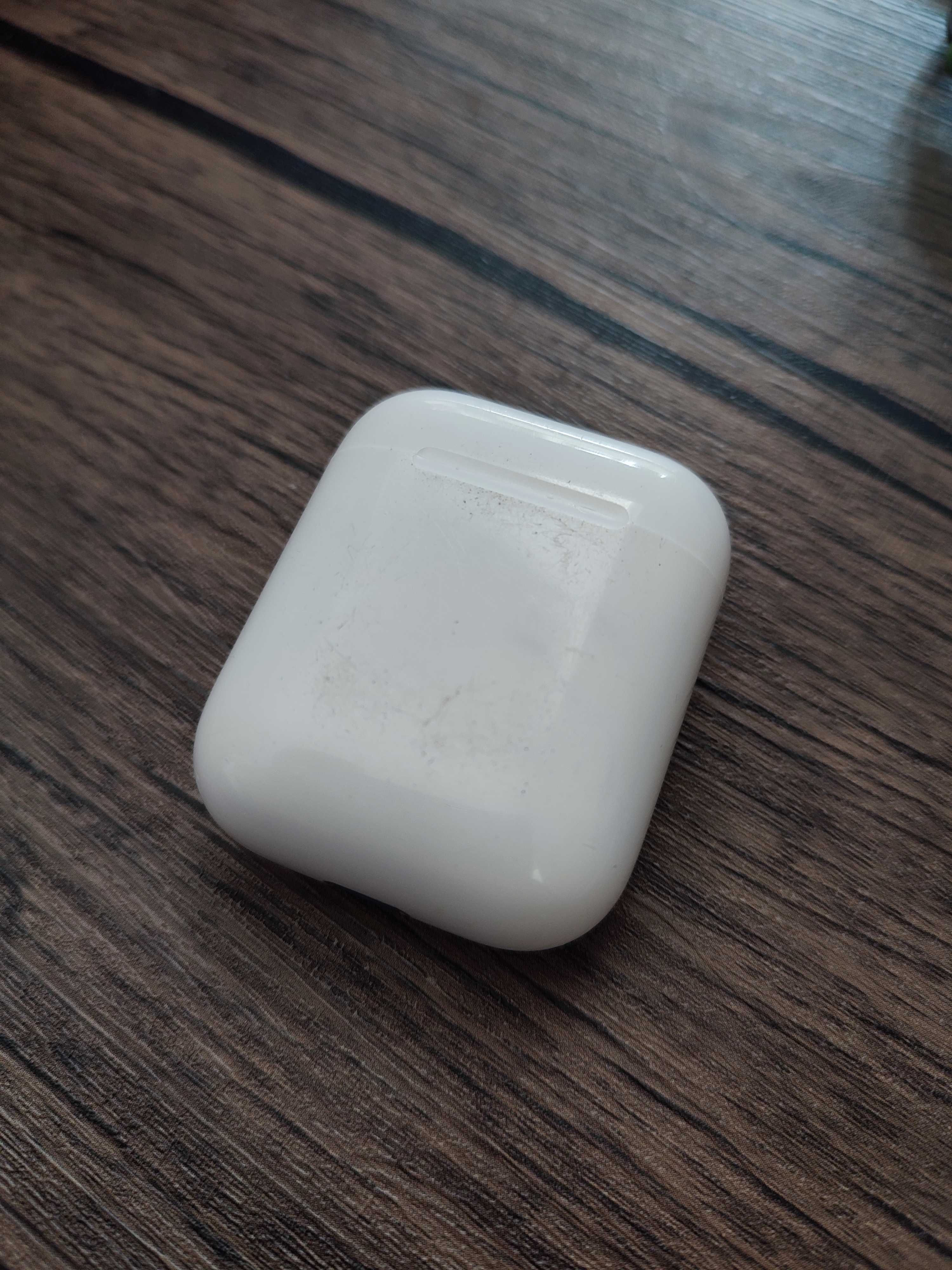 Apple AirPods with Charging Case Кейс без навушників