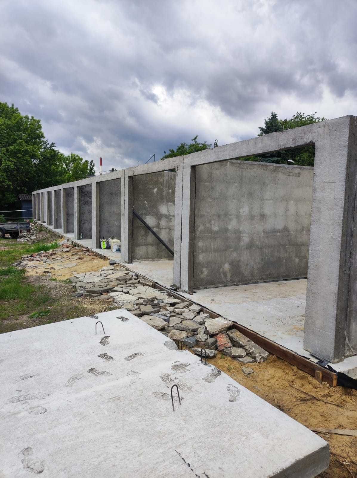 Garaż segmentowy z płyt betonowych