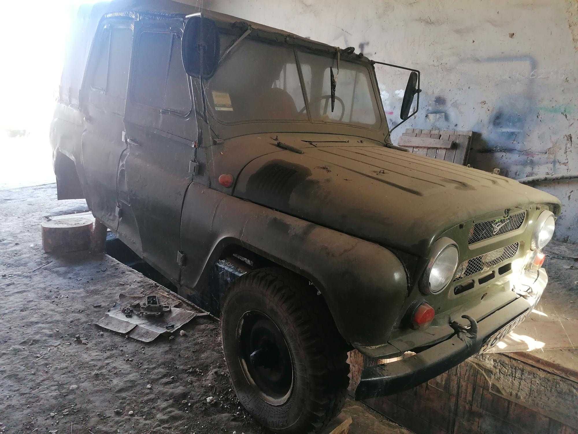 Автомобіль УАЗ-31512