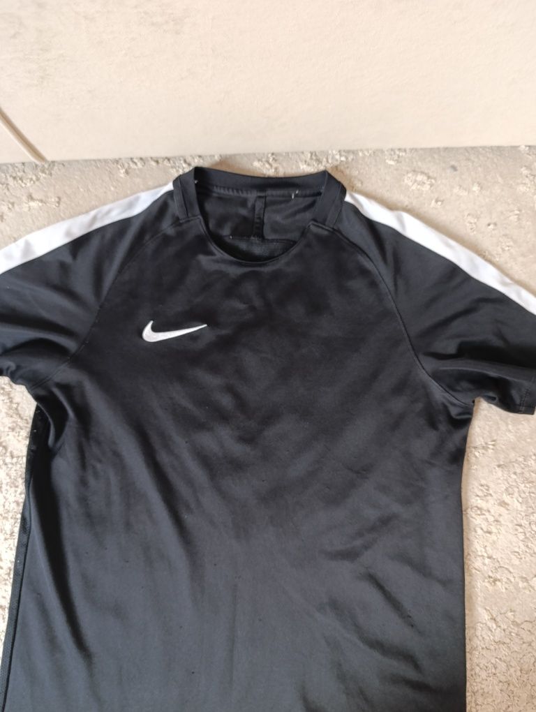 Podkoszulek koszulka męska siłownia bieganie Nike dziurki m