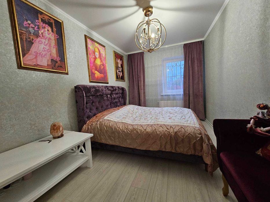 Продаємо  гарну частину будинку з окремим двором на Мальованці