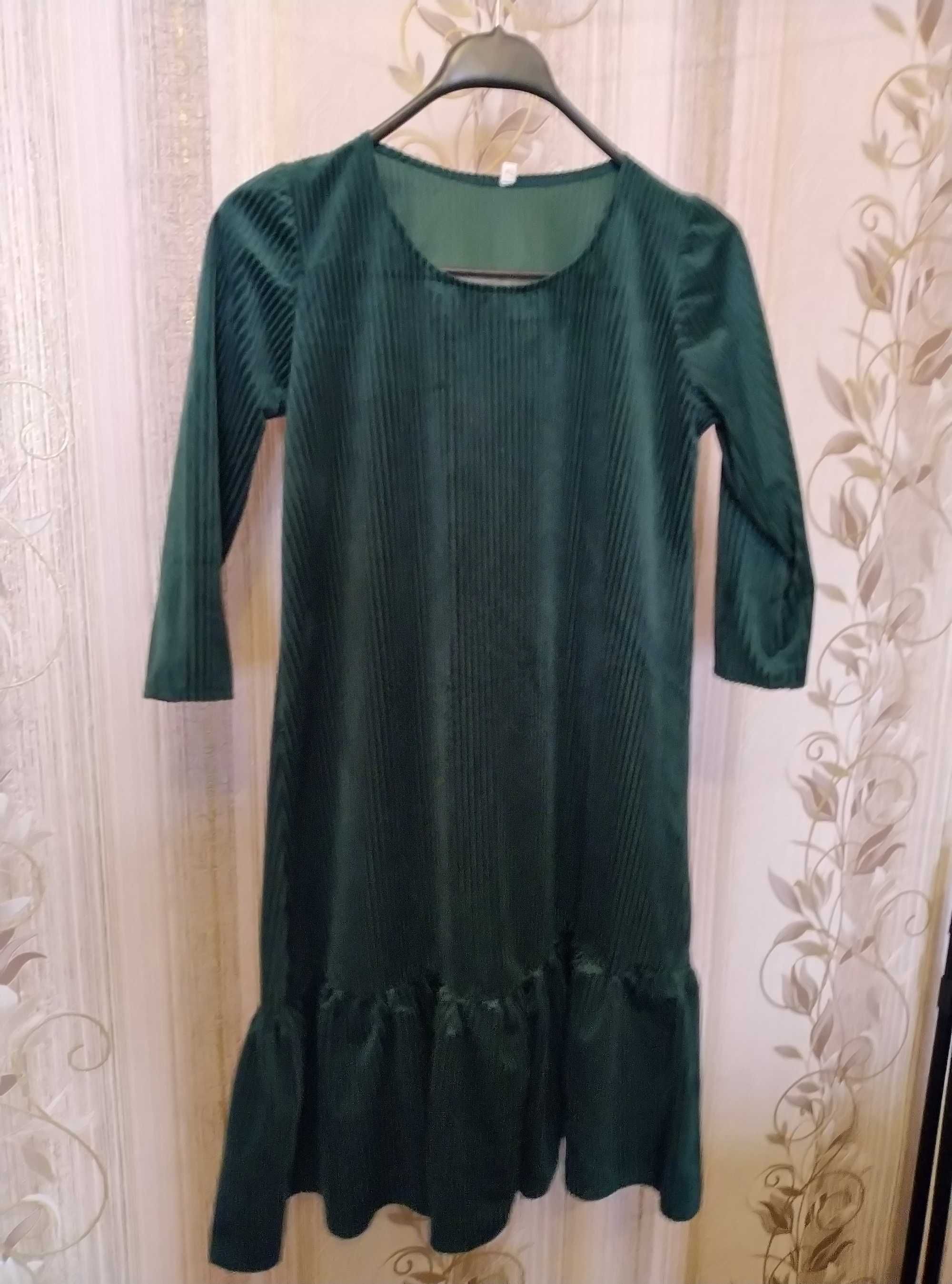 Нарядне плаття в зеленому кольорі на дівчинку