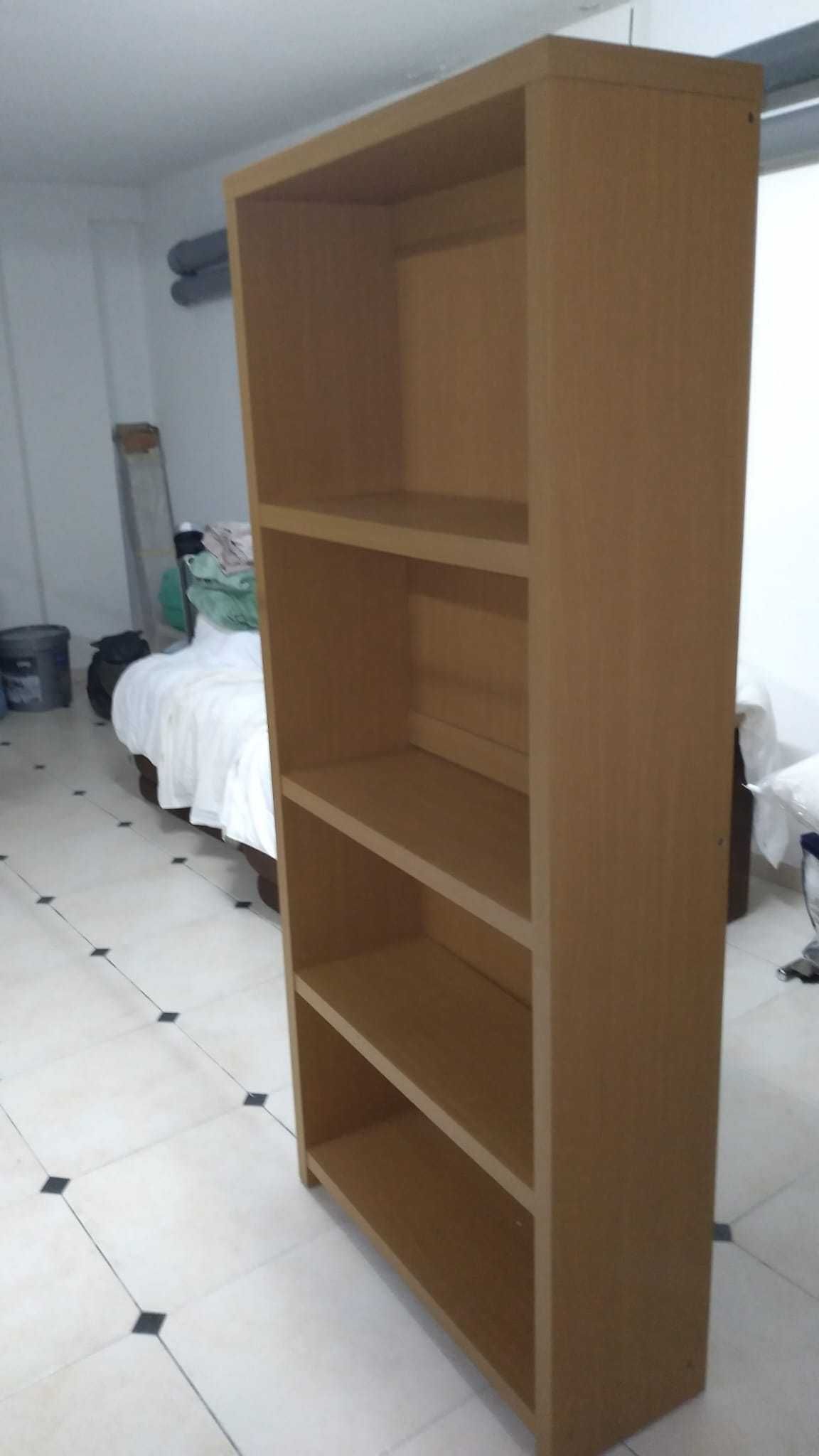 Estante de prateleiras - Altura 180 cm por 29,50 cm de Largura