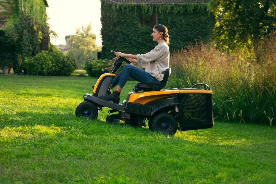 Traktorek kosiarka akumulatorowa Stiga Swift 372e 4 akumulatory