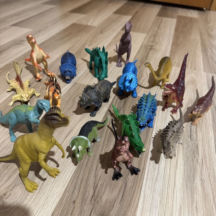 Динозаври (фігурки)