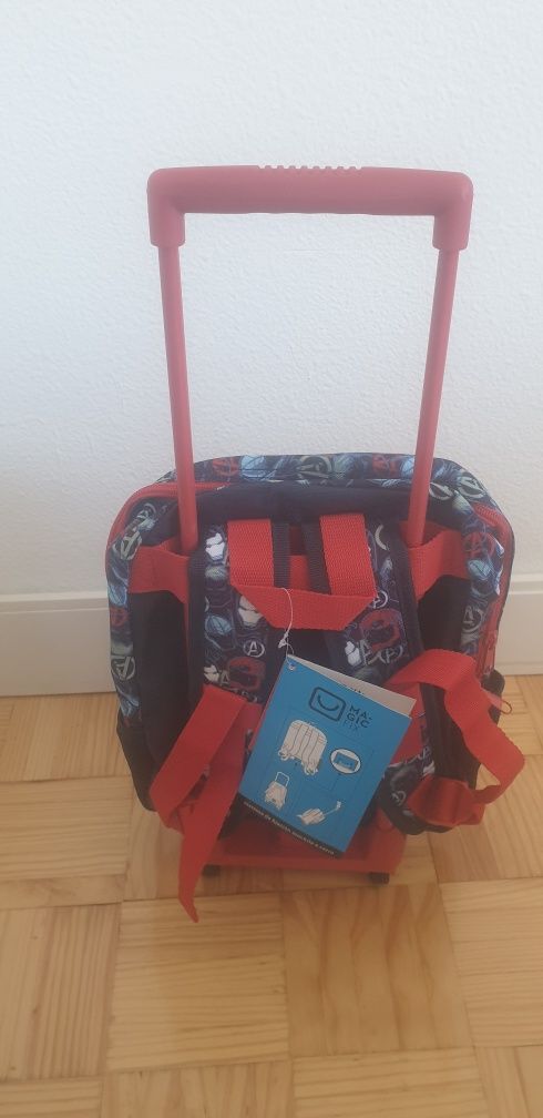 Mochila com troley Avengers (novo com etiqueta Ideal para oferta)