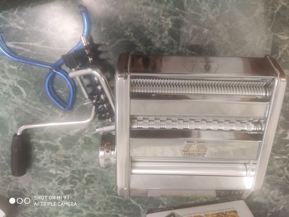 Продається  нова локшинорізка і тісторозкатка