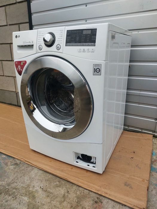 Продам пральну машину  LG на 9 кг