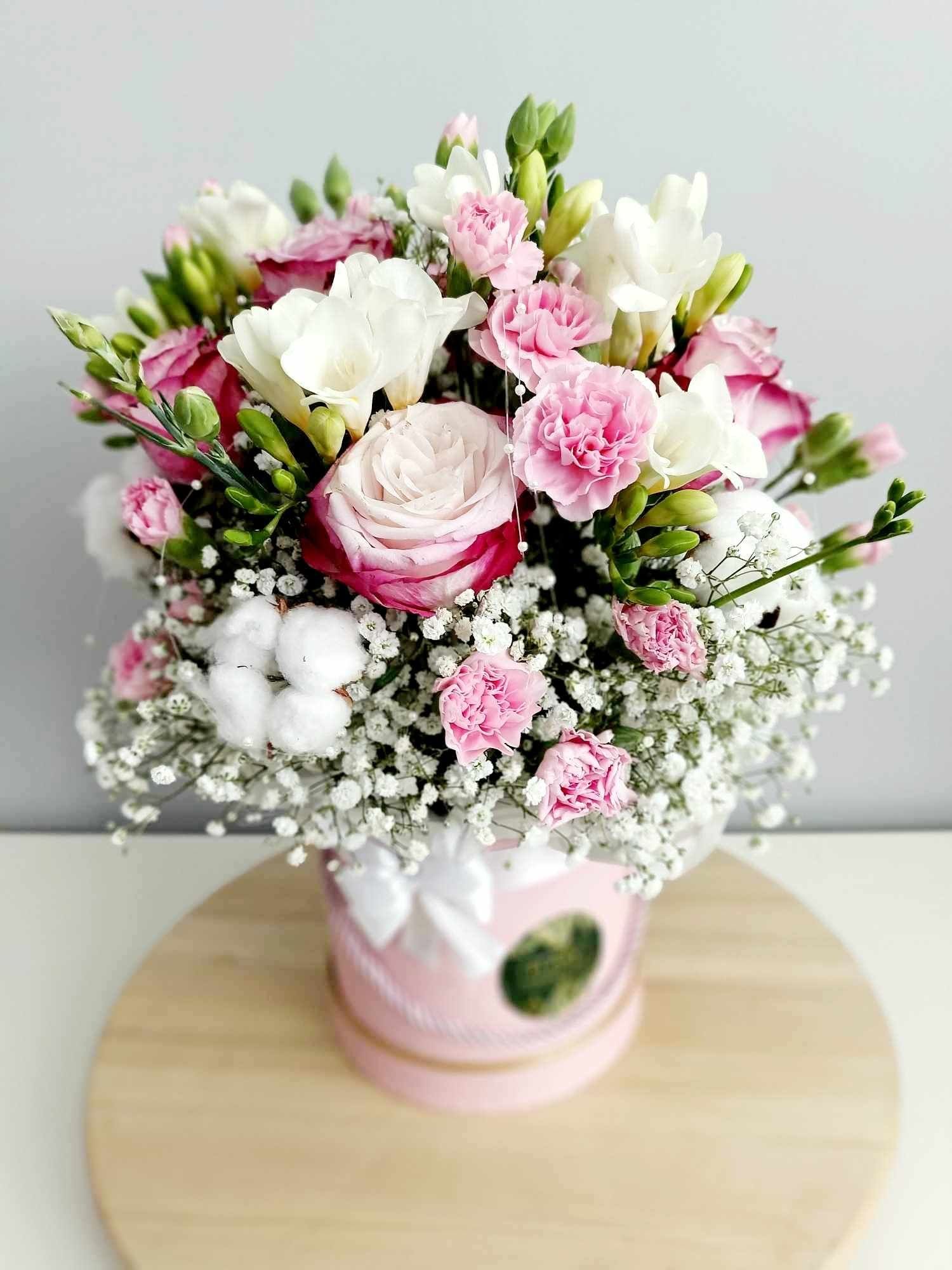 Flower box - żywe piękne kwiaty w boxe, zamówienia