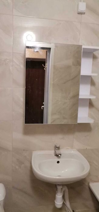 Полиця  навісна з дзеркалом, шафа у ванну, вологий ДСП, дзеркало.