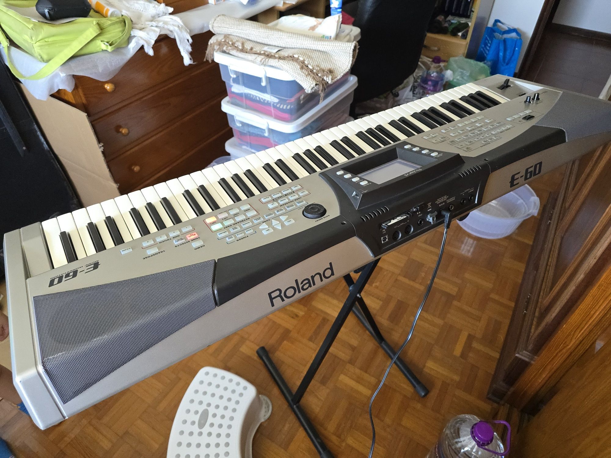 Roland E-60 com case