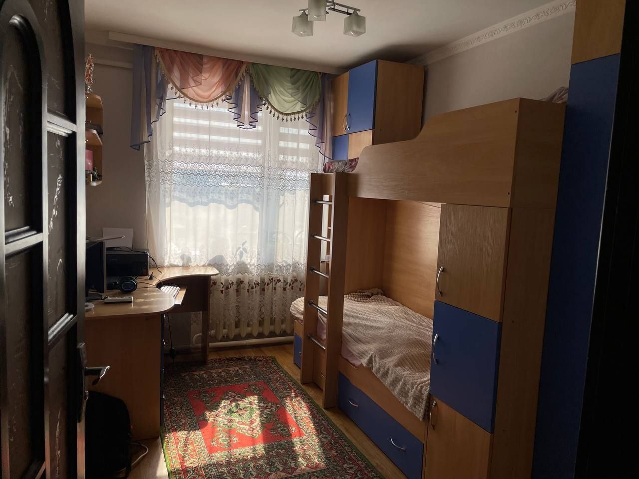 Продаж 4-х кімнатної квартири с.Зоря
