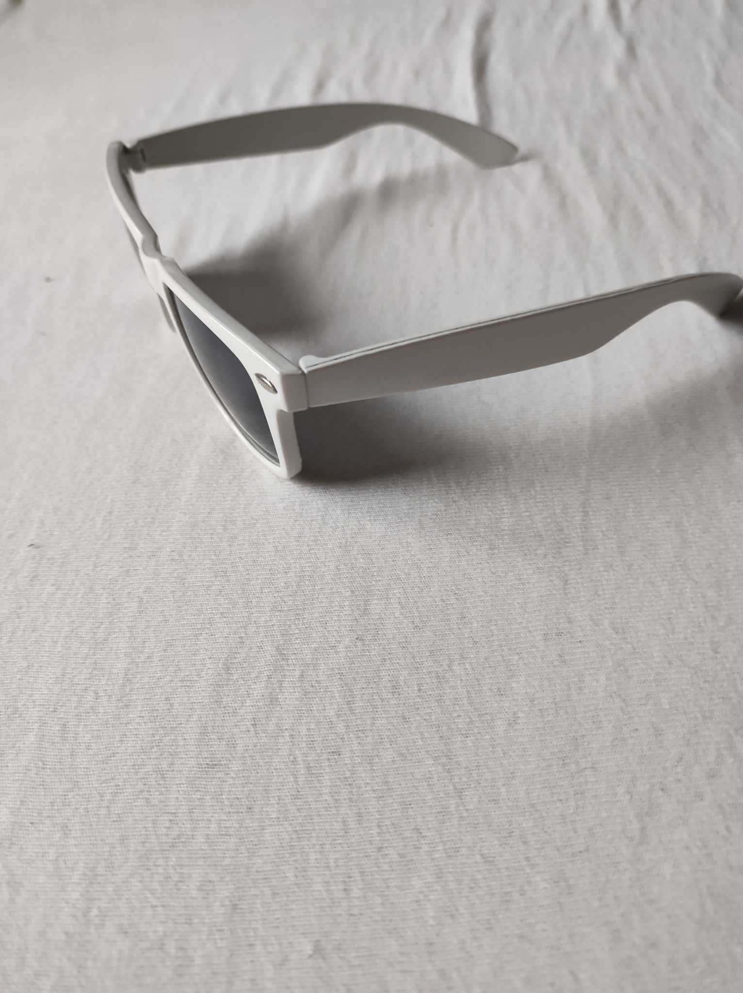 Okulary przeciwsłoneczne Białe z białą ramą przyciemniające