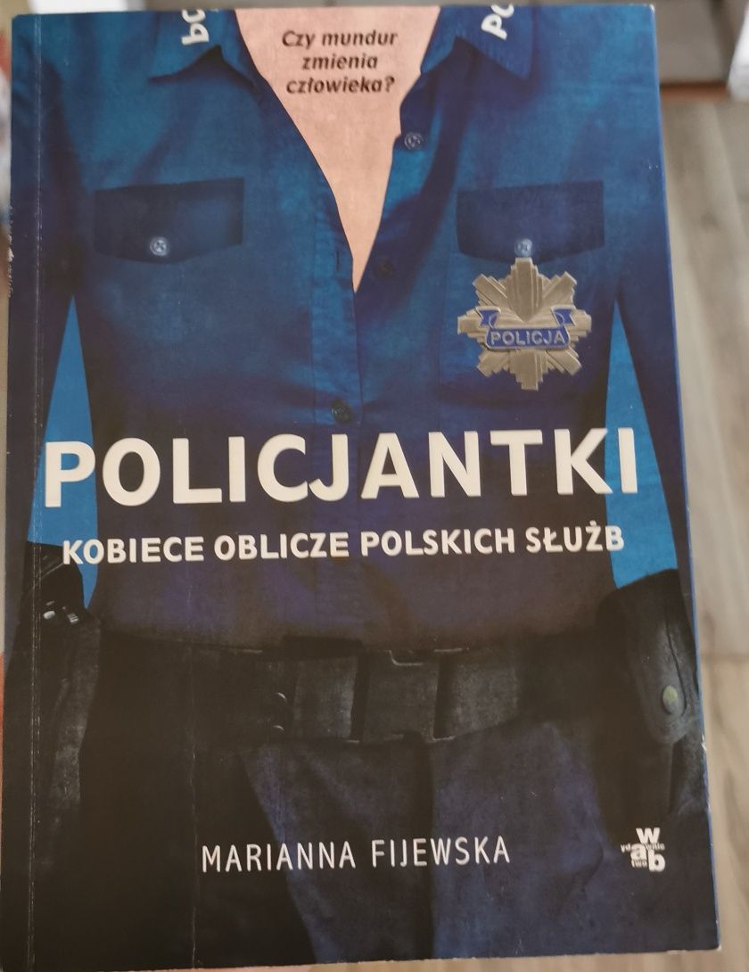 Policjantki- literatura faktu