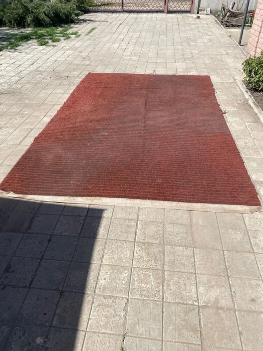 Продам б/у палас в хорошем состоянии