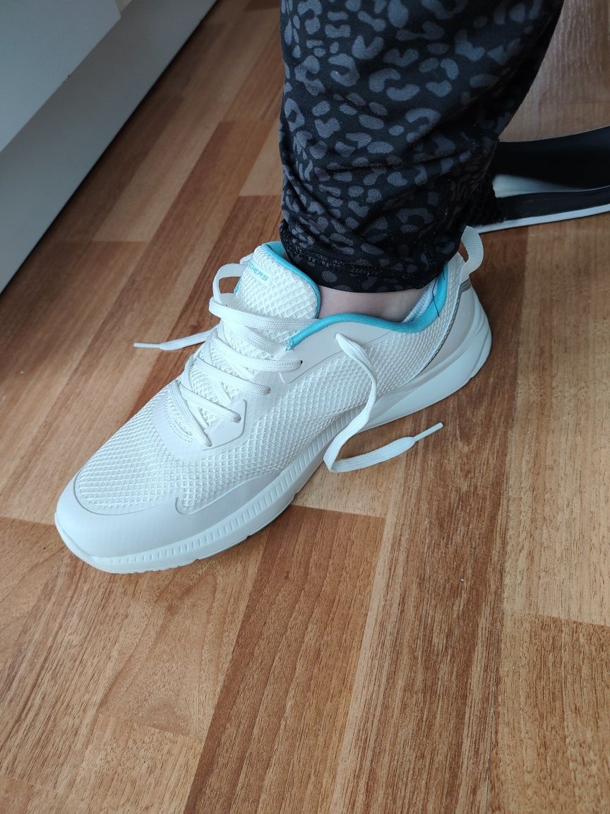 Buty skechers r. 40 białe przewiewne