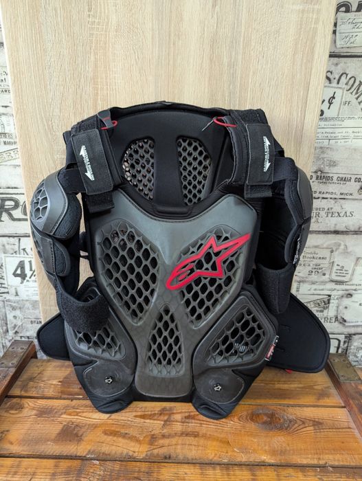 Продам мотопанцирь Alpinestars A-6