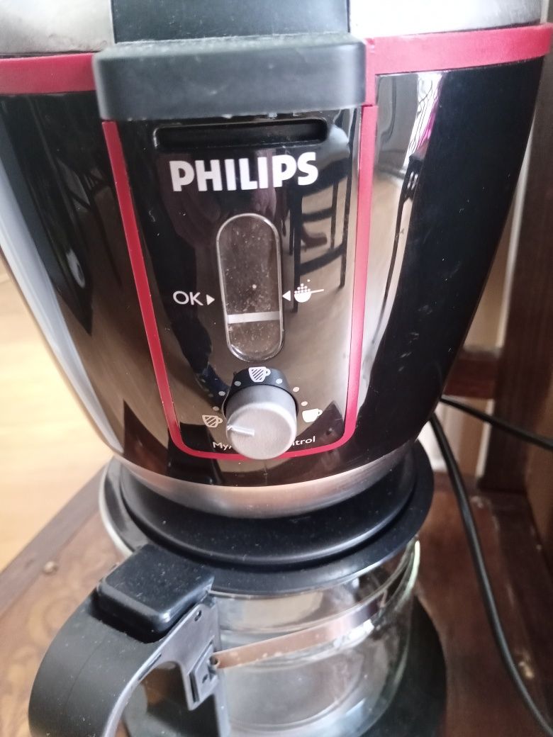 Máquina de café Philips.   
Nova