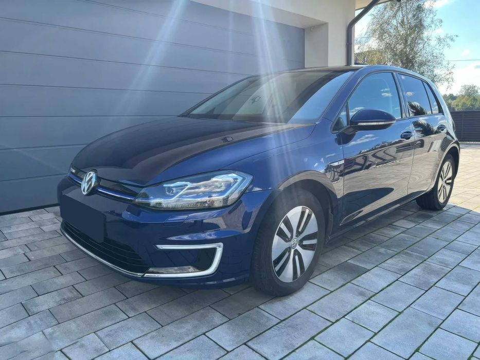 Volkswagen e-Golf      2018