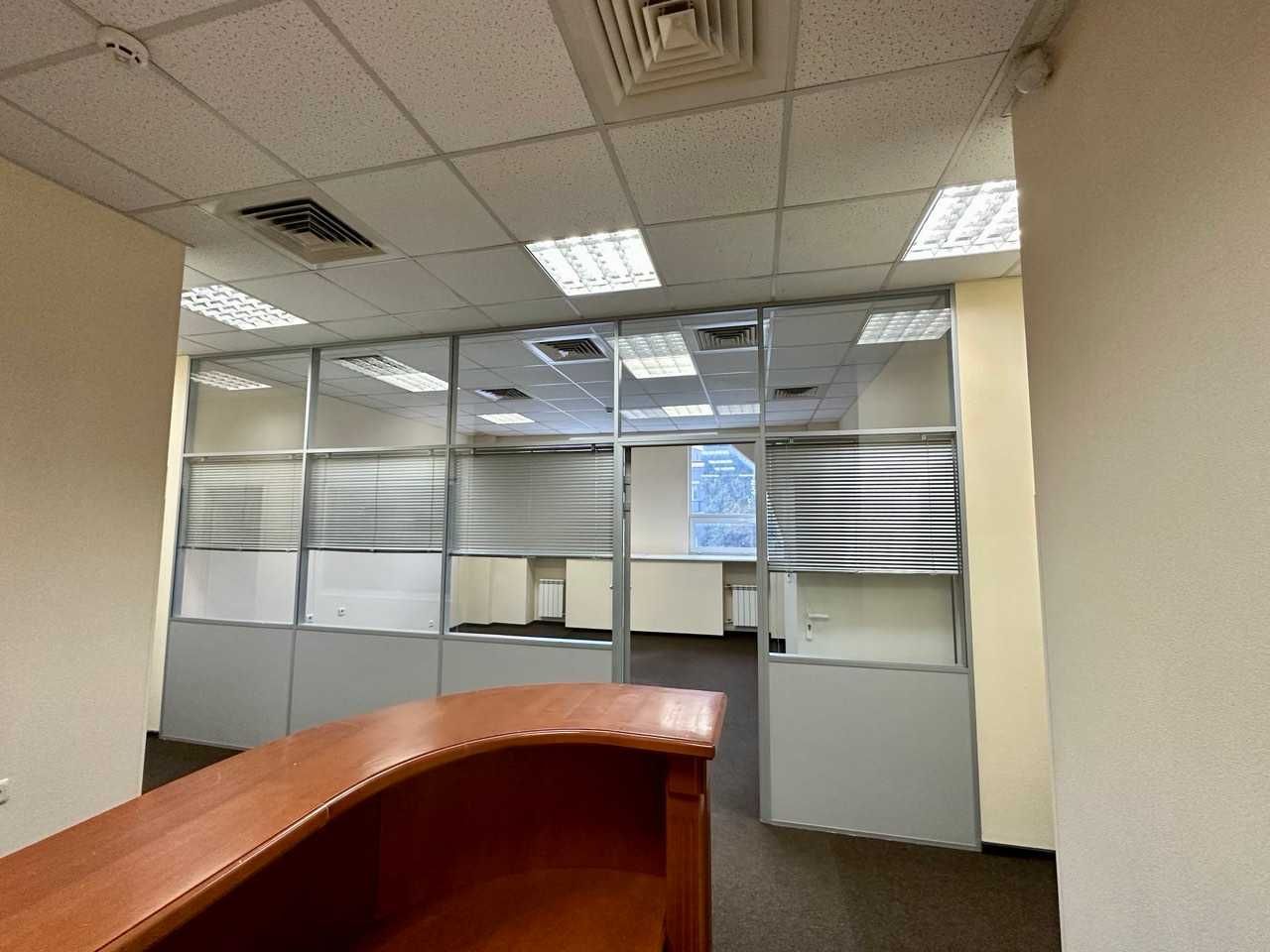 Офис на Подоле в БЦ, 7 кабинетов, с генератором, 180 кв.м.