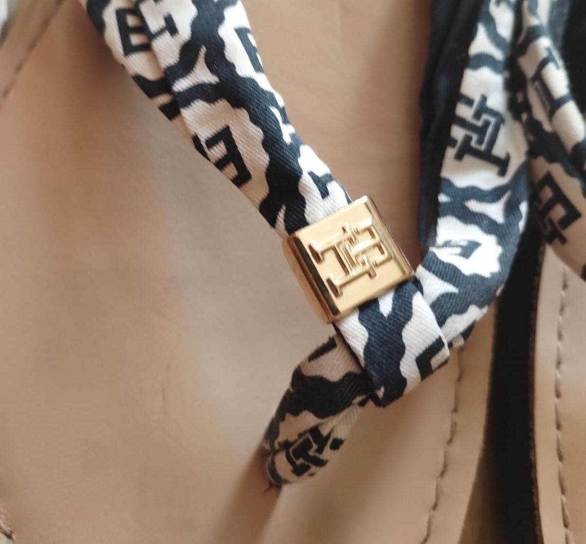 Oryginalne japonki/klapki Tommy Hilfiger – NOWE z metką!