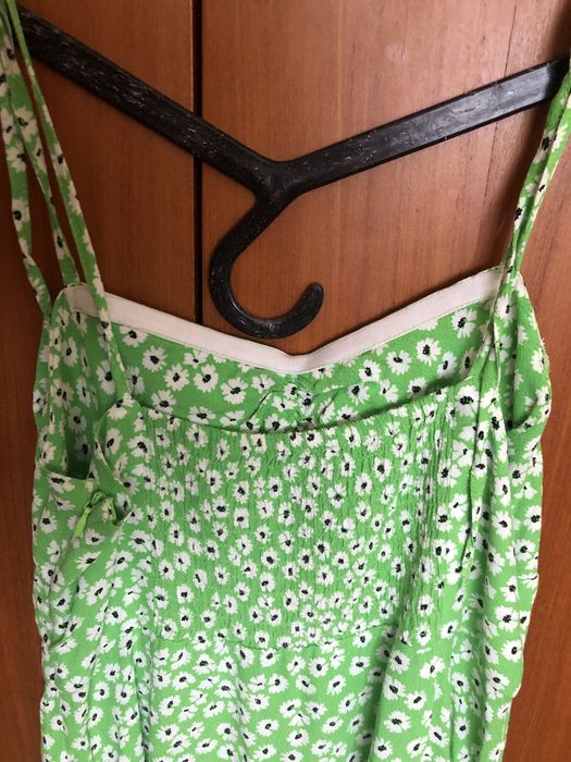 Vestido curto com decote