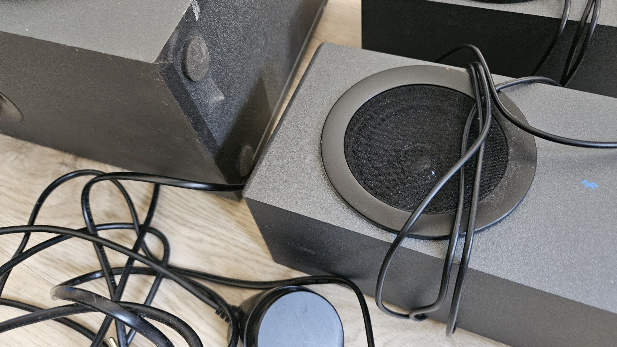 Głośniki bezprzewodowe Logitech Z337 Bluetooth stan idealny lepsza wer