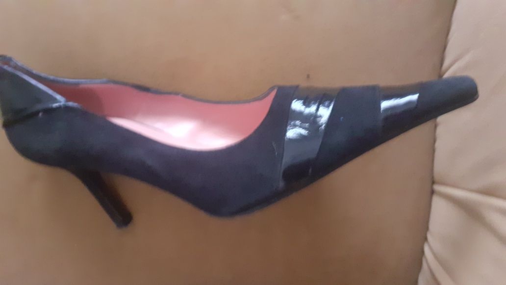 Sapatos de toilette  pretos de camurça  e verniz n36 salto fino 8cm