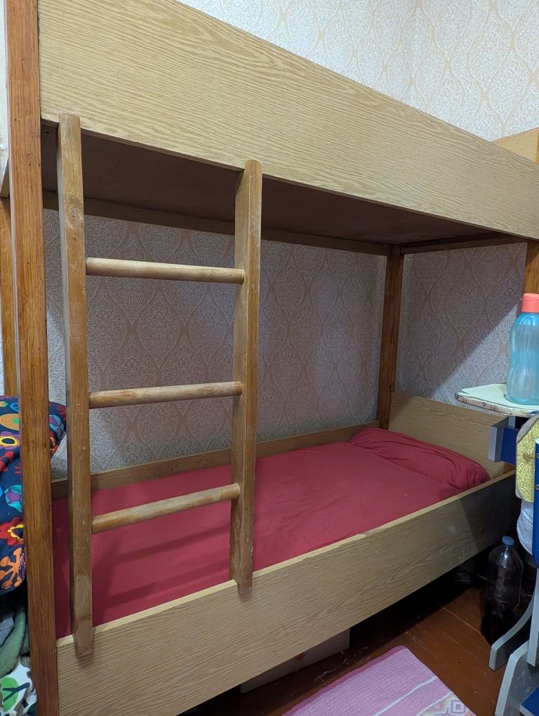 Продам хорошую двухъярусную кровать