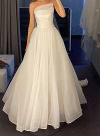 Suknia ślubna marki Rara Avis na bardzo szczupłą osobę + welon 3m