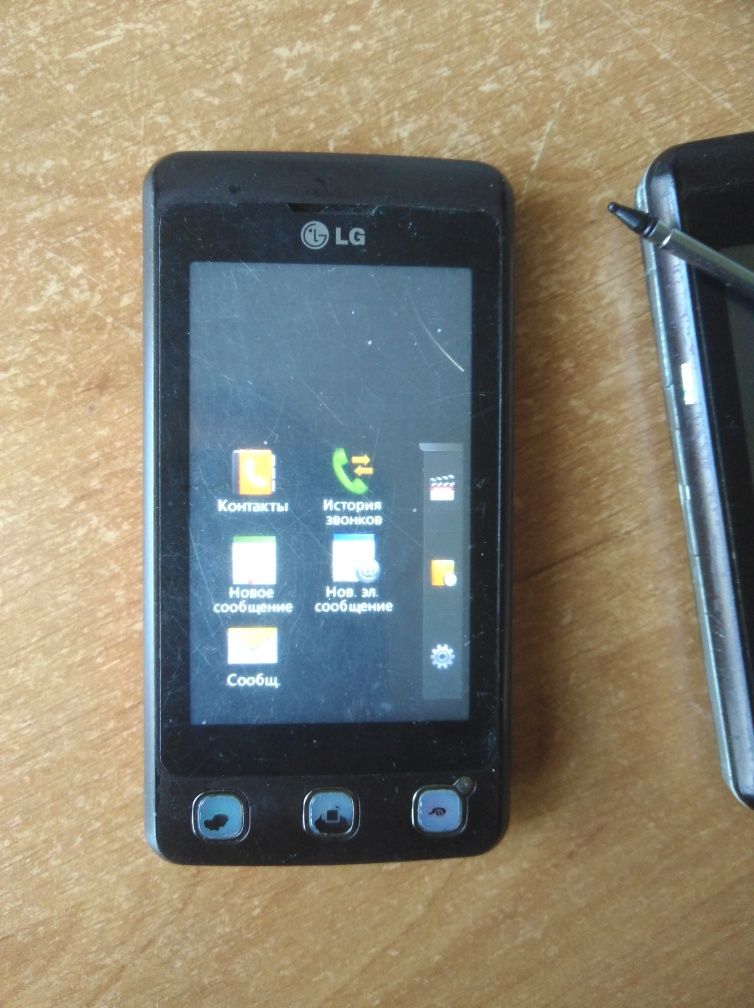 Телефон LG kp500