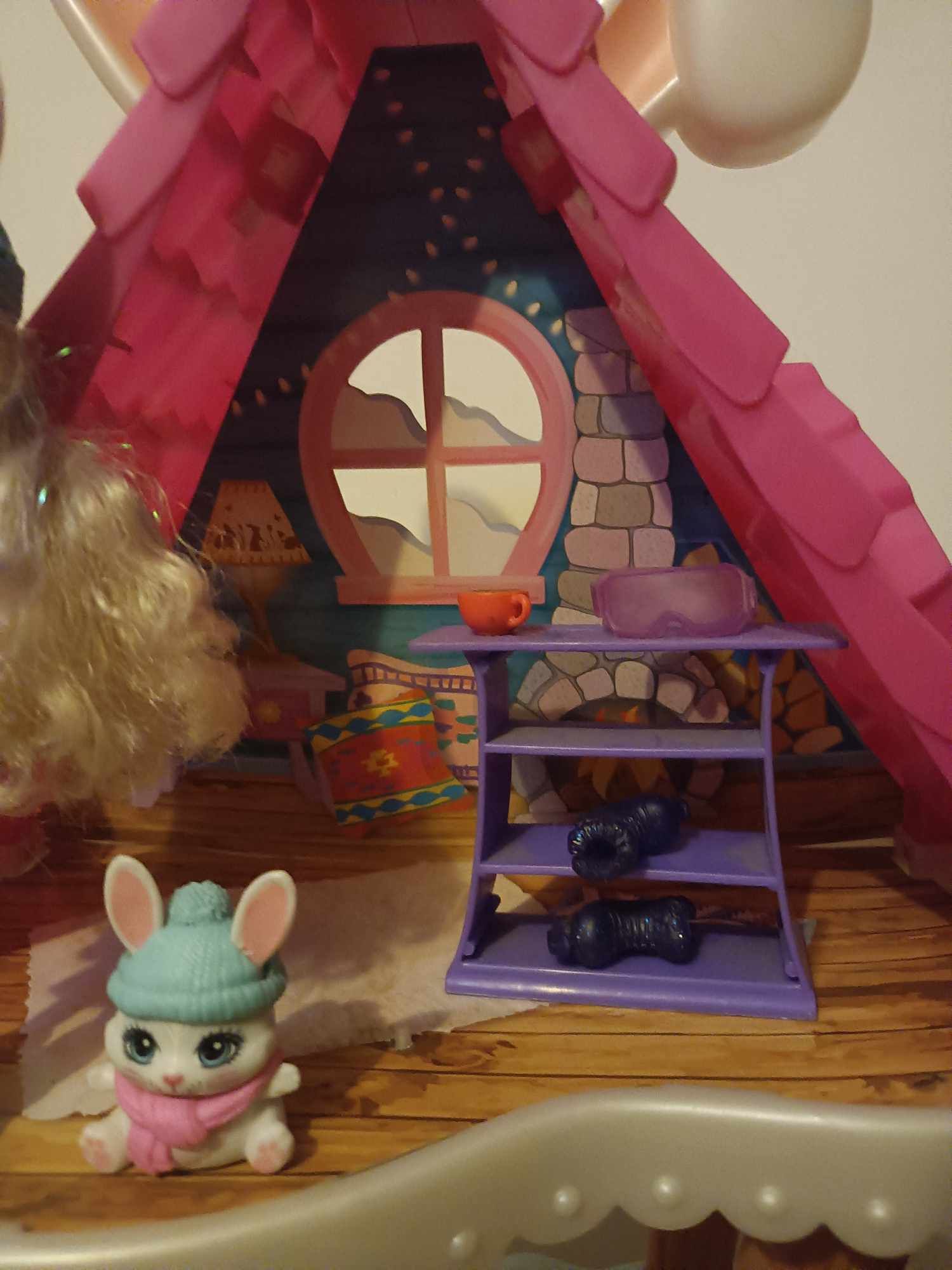 Zimowy domek enchantimals