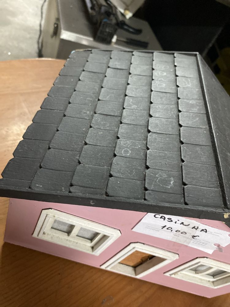 Candeeiro em Forma de Casinha Rosa – Peça Única