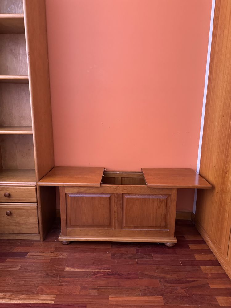 Conjunto de moveis de sala e quartos em pinho maciço