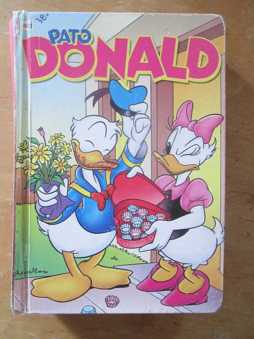 Álbum Pato Donald de capa dura com 6 histórias