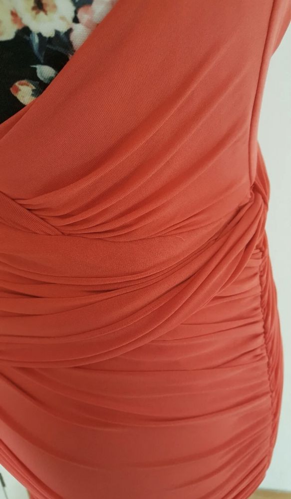 Платье красное брендовое новое с открытой спиной bcdg max azria