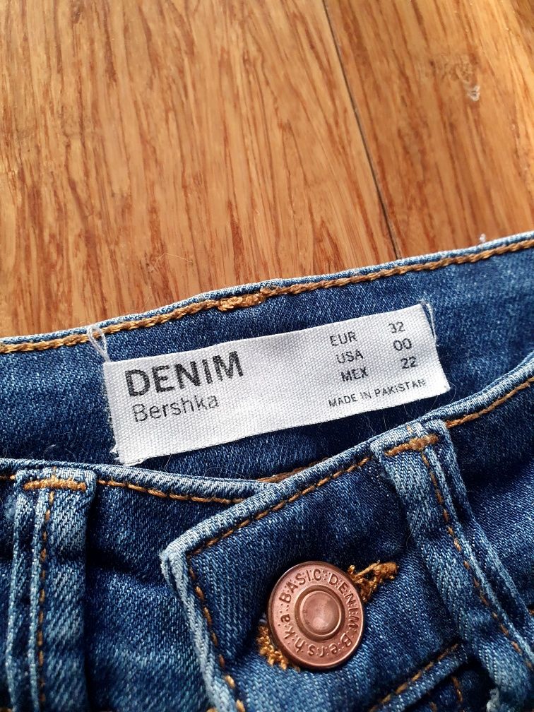 Spodnie jeansy dzwony Bershka, r. 32/XXS