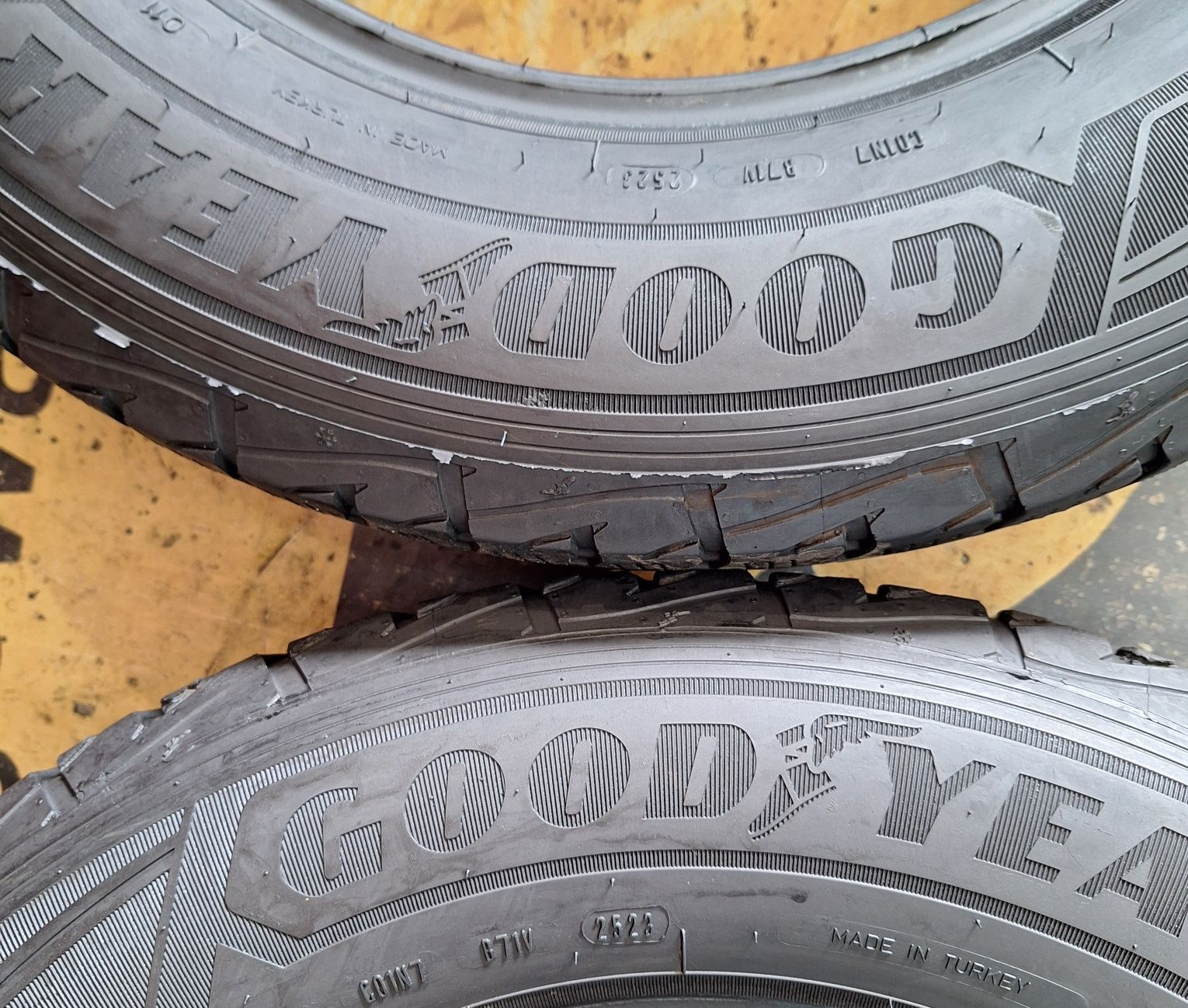 Opony 205 75 R 16C 113/111R  Goodyear UltraGrip CARGO