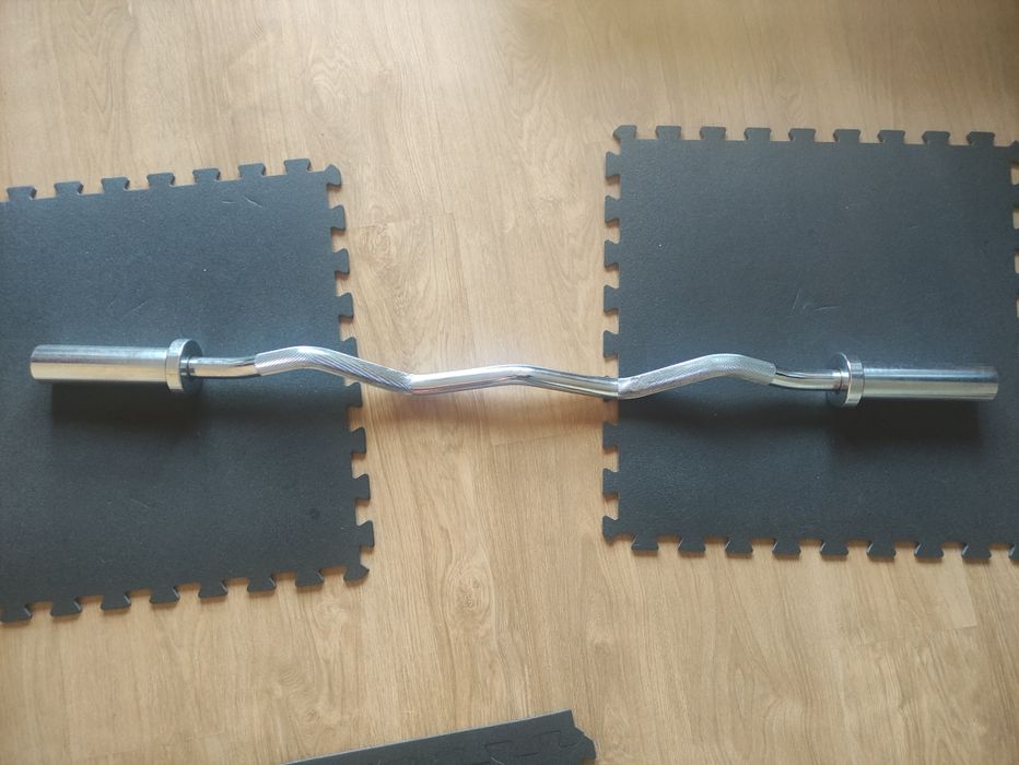 Equipamentos de ginásio em bom estado de conservação