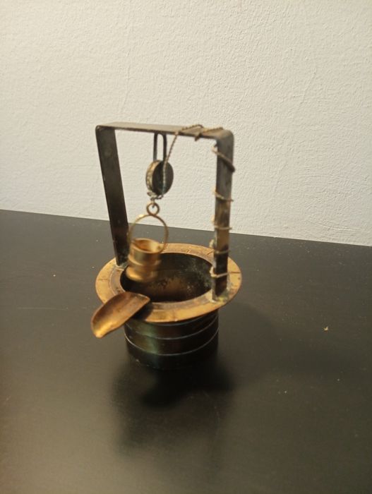 Antigo Cinzeiro em metal em forma de poço "Trench art" - Como novo