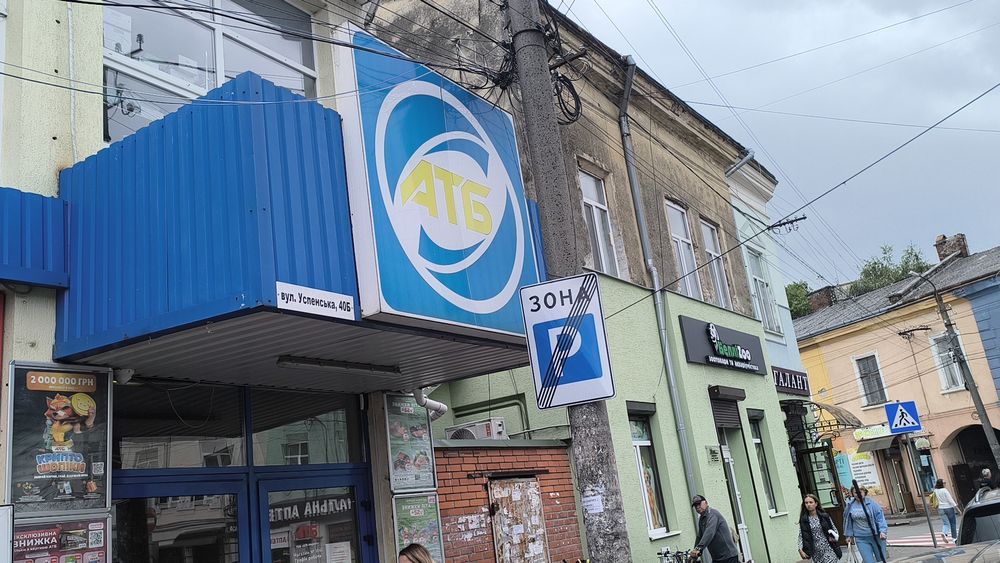 Оренда 35 м2 біля центрального ринку Стрий вул Успенська 44 світло 10