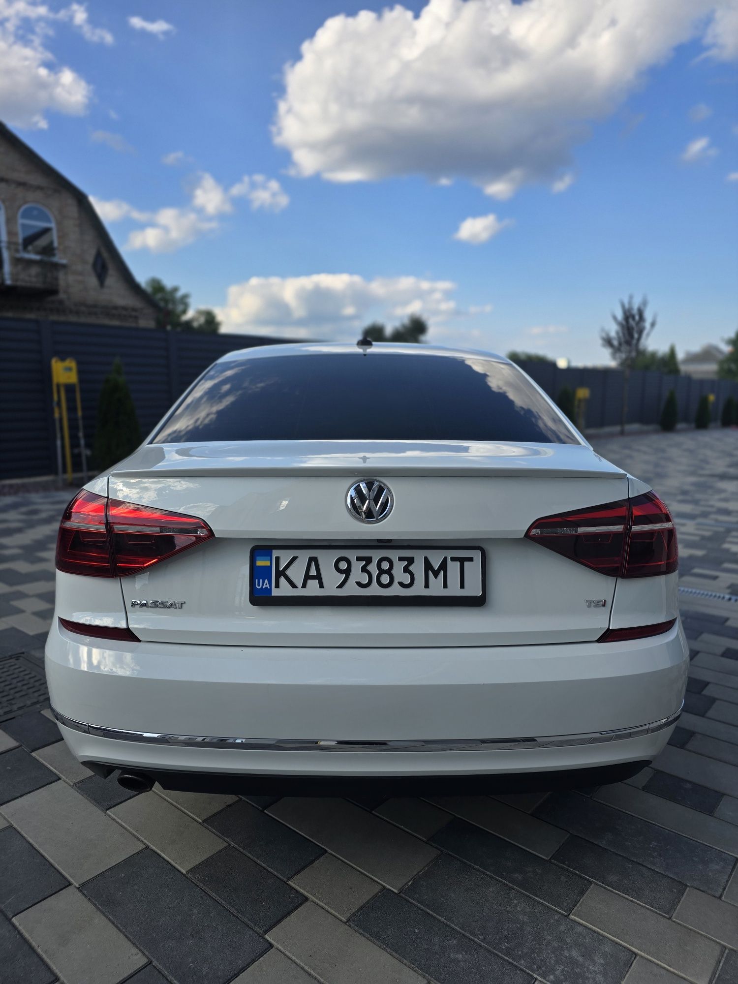 Volkswagen Passat B8 2.0 2018 рік