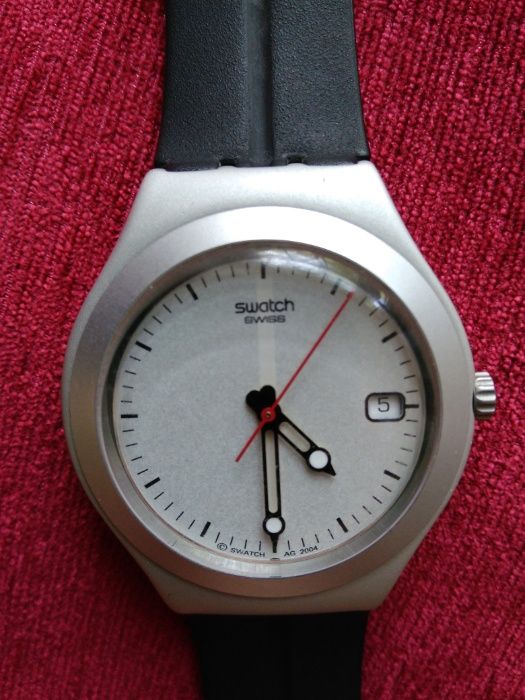 Часы Swatch 2004 Swiss наручные женские серые на батарейке