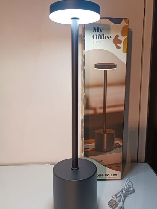 Candeeiro de Mesa Led